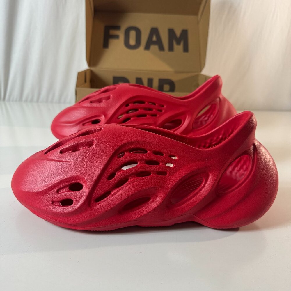 Adidas Yeezy Foam RNR Vermillion Mens Size 11 NEW in Box